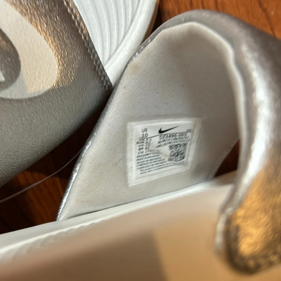 Nike Slides Silver  Sz 10 - Picture 8 of 10
